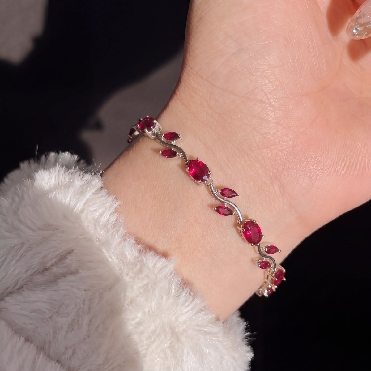 Luminous Design Gold Plated Crystal Stones Tulip Bracelet for Girls/Women