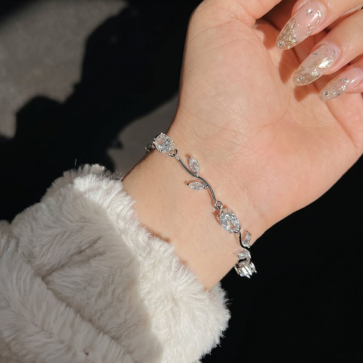 Luminous Design Gold Plated Crystal Stones Tulip Bracelet for Girls/Women